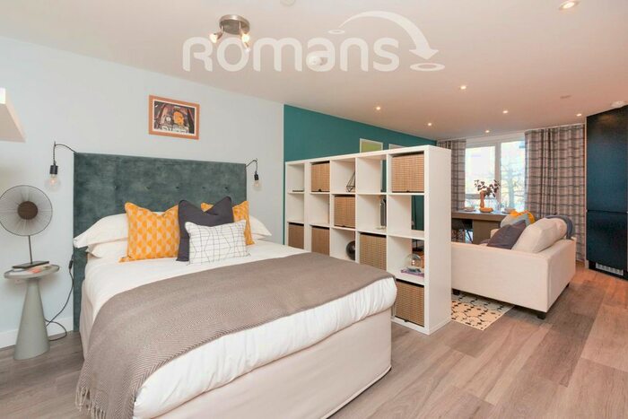 1 Bedroom Flat To Rent In Green Lane, Bagshot GU19