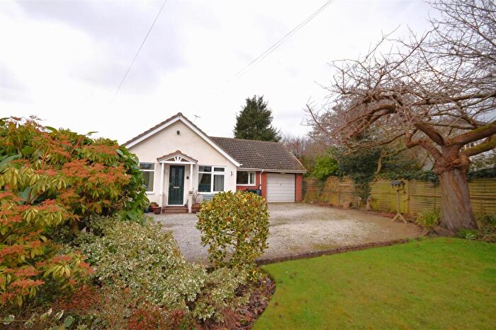 3 Bedroom Detached Bungalow For Sale In Hadlow Lane, Willaston, Neston, CH64