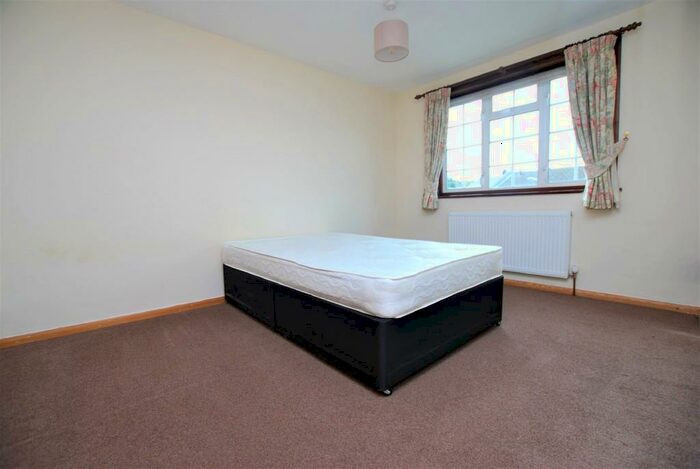 4 Bedroom Semi-Detached House To Rent In Lynwood, GU2