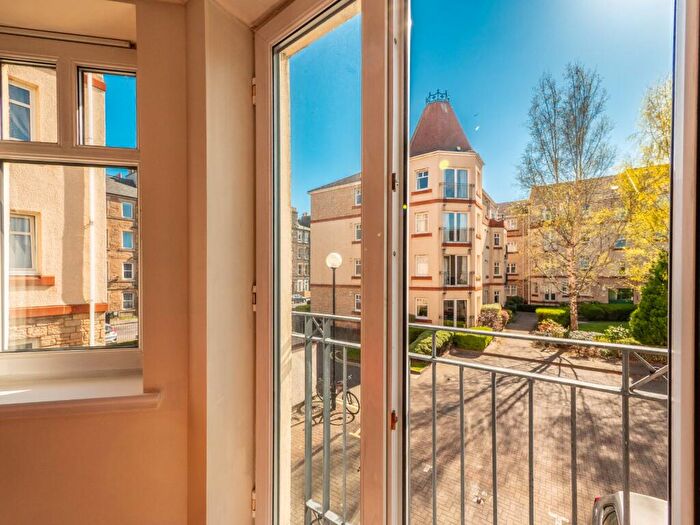 2 Bedroom Flat For Sale In / Sinclair Place, Edinburgh, EH11