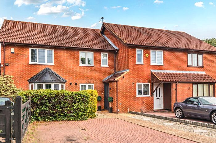 2 Bedroom Detached House For Sale In Bryony Way, Sunbury-On-Thames, Surrey, TW16