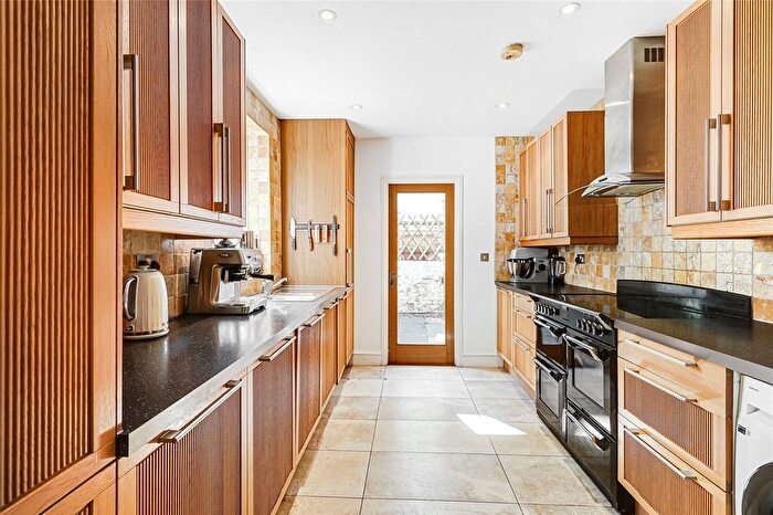 2 Bedroom Maisonette To Rent In Alderney Street, Pimlico, London, SW1V