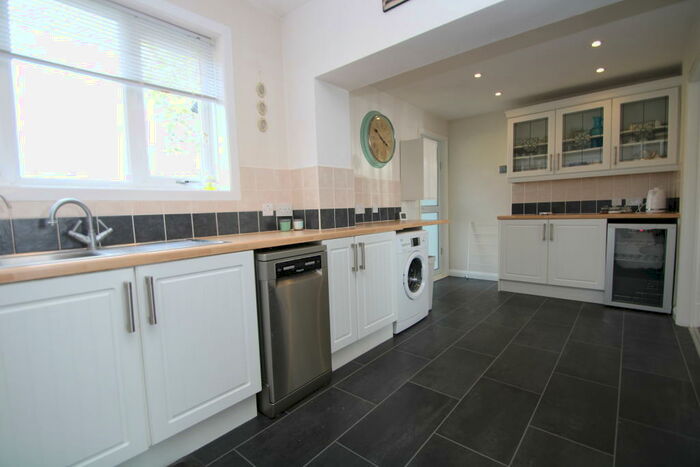 3 Bedroom Semi-Detached House To Rent In North Downs Road, Croydon, CR0