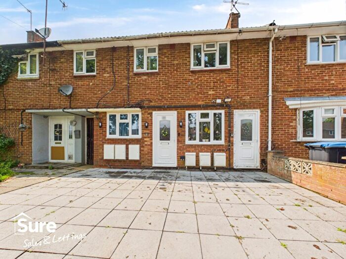 2 Bedroom Flat To Rent In Peascroft Road, Hemel Hempstead, Hertfordshire, HP3