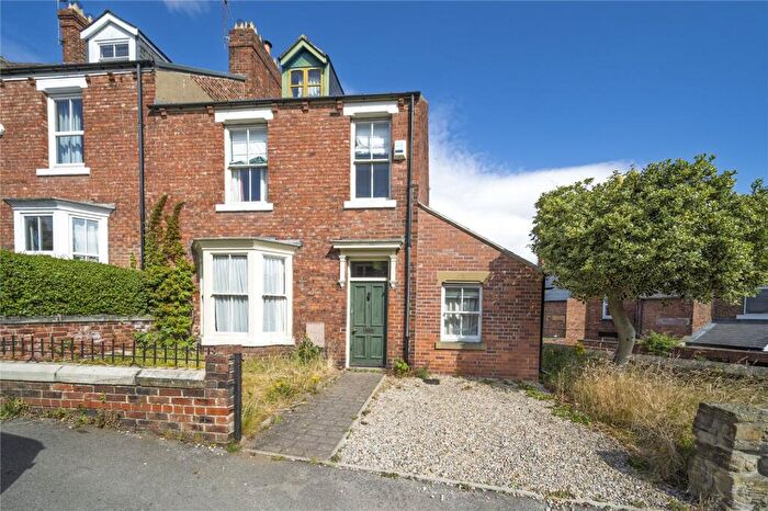 6 Bedroom End Of Terrace House For Sale In Crossgate Peth, Durham, DH1