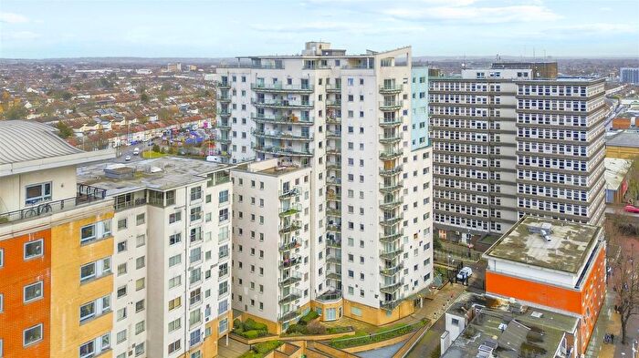 2 Bedroom Flat For Sale In Axon Place, Ilford, IG1