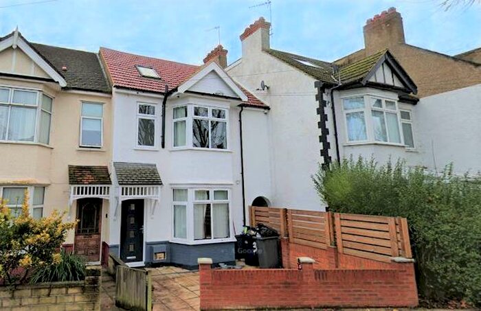 5 Bedroom Semi-Detached House To Rent In Babington Road, London, NW4