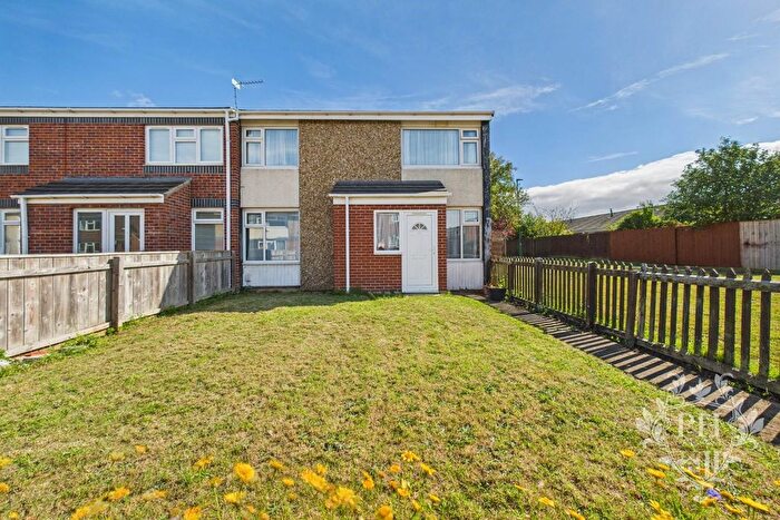 3 Bedroom Semi-detached House For Sale In Blakey Close, Redcar, TS10