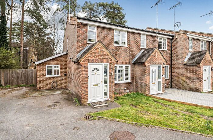 2 Bedroom End Terrace House For Sale In Crofton Close, Bracknell, Berkshire, RG12