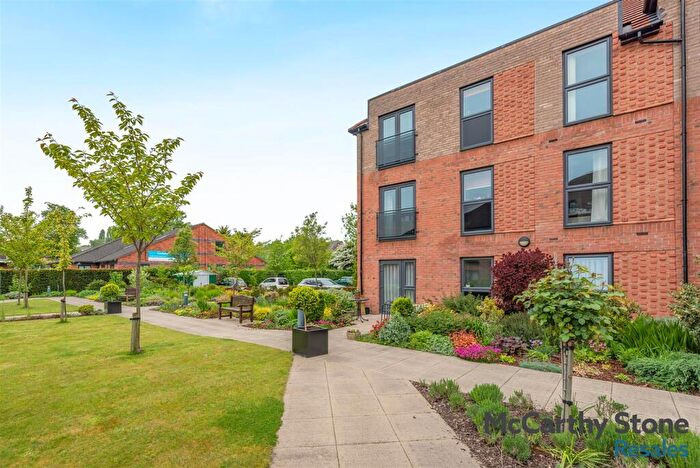 2 Bedroom Apartment For Sale In Deans Park Court, Kingsway, Stafford, ST16