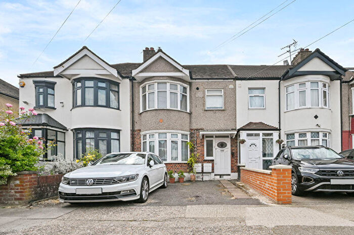 2 Bedroom Flat For Sale In Blenheim Road, North Harrow, HA2