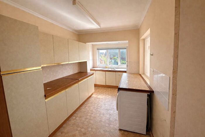 3 Bedroom Terraced House To Rent In Roding Lane North, Woodford Green, IG8