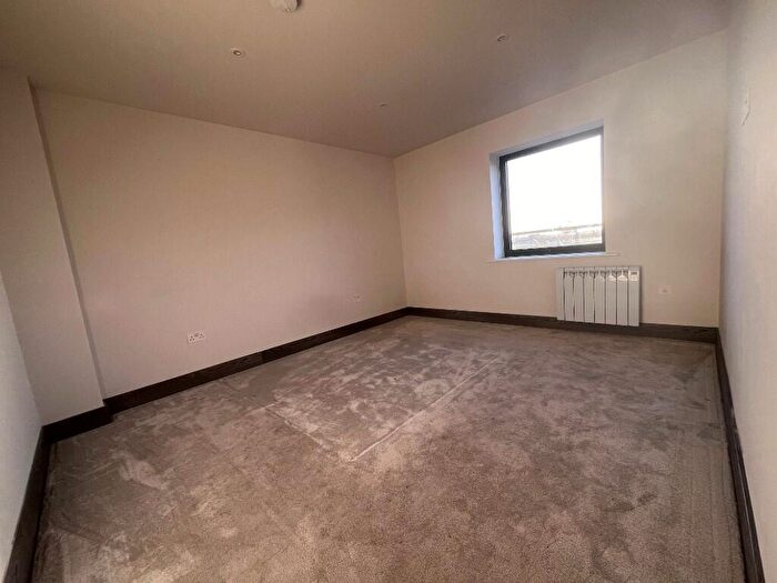 2 Bedroom Flat To Rent In High Street North, Poole, Dorset, BH15