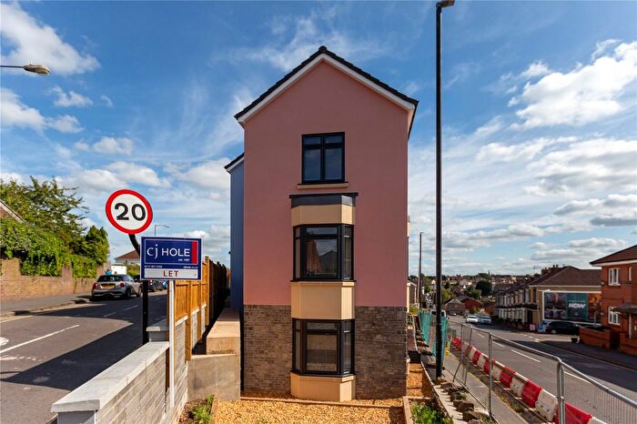 2 Bedroom Flat To Rent In Air Balloon Road, St George, Bristol, BS5