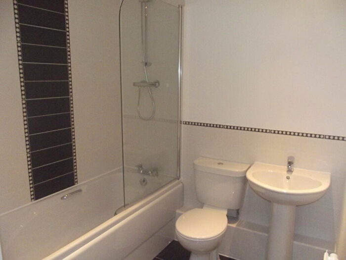2 Bedroom Apartment To Rent In Aylesbury, HP19