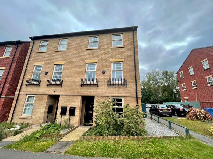 4 Bedroom Town House To Rent In Goodsmoor Road, Sinfin, Derby, DE24