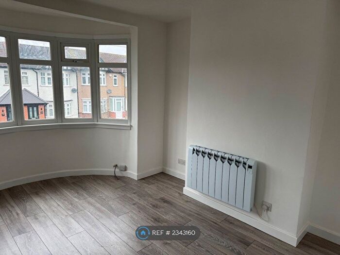 1 Bedroom Maisonette To Rent In Seaton Gardens, Ruislip, HA4