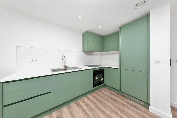 2 Bedroom Flat To Rent In Calibra Court, Kimpton Road, Luton, LU2