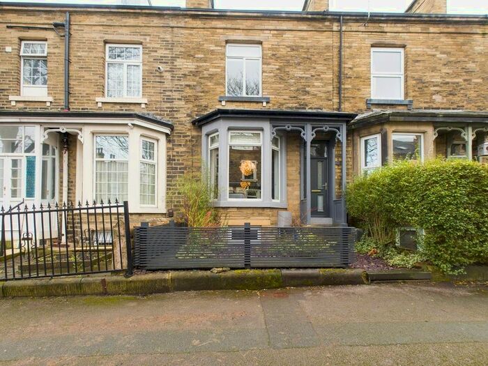 4 Bedroom Property For Sale In Birklands Road, Shipley, BD18