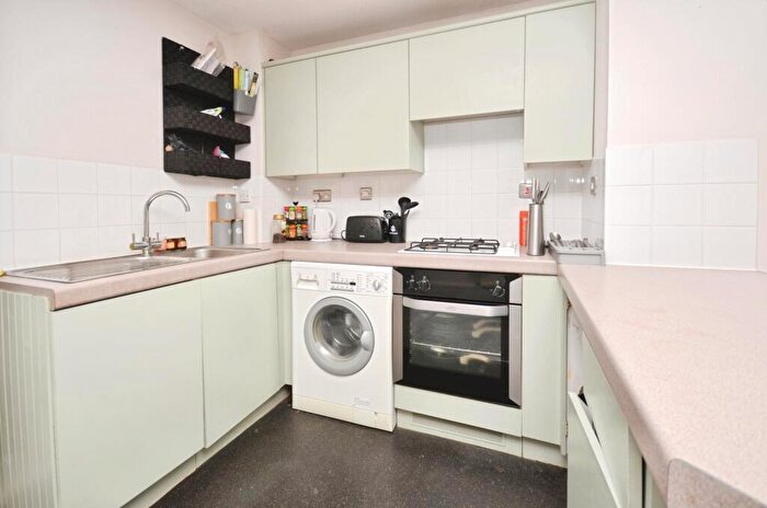 1 Bedroom Flat To Rent In Watermead, Aylesbury, HP19