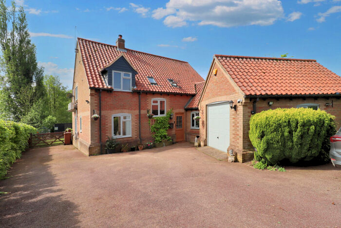 3 Bedroom Detached House For Sale In Wormegay Road, Blackborough End, King's Lynn, PE32