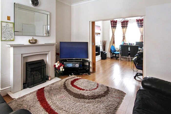 4 Bedroom Terraced House To Rent In Leslie Avenue, Forest Fields, Nottingham, NG7