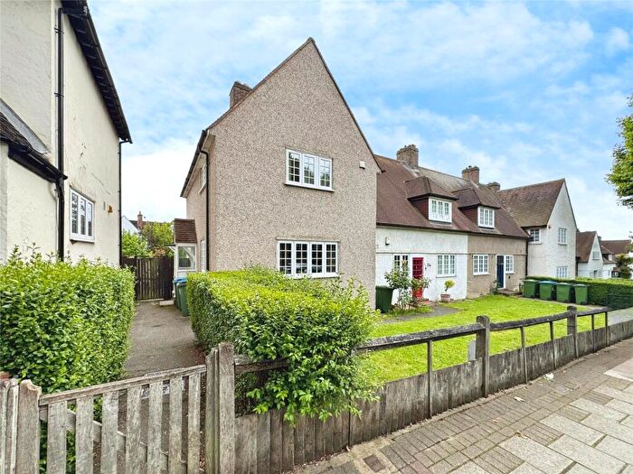3 Bedroom Semi-Detached House For Sale In Well Hall Road, London, SE9
