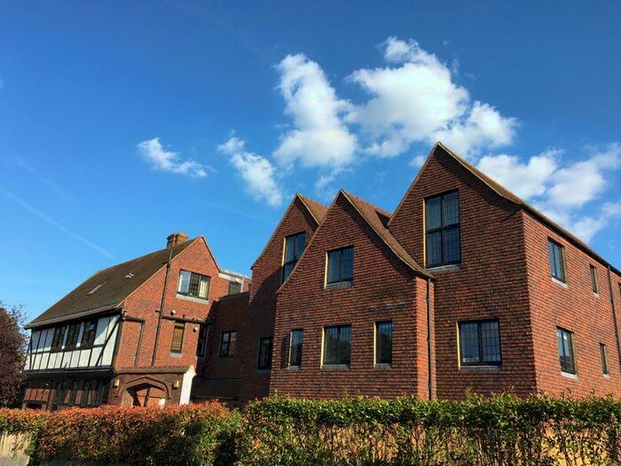 2 Bedroom Flat To Rent In Epsom, KT17