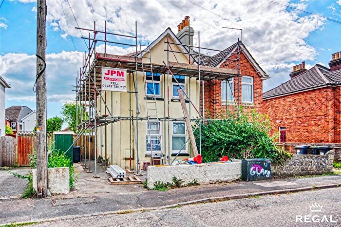 1 Bedroom Apartment For Sale In Malmesbury Park Road, Charminster, Bournemouth, BH8
