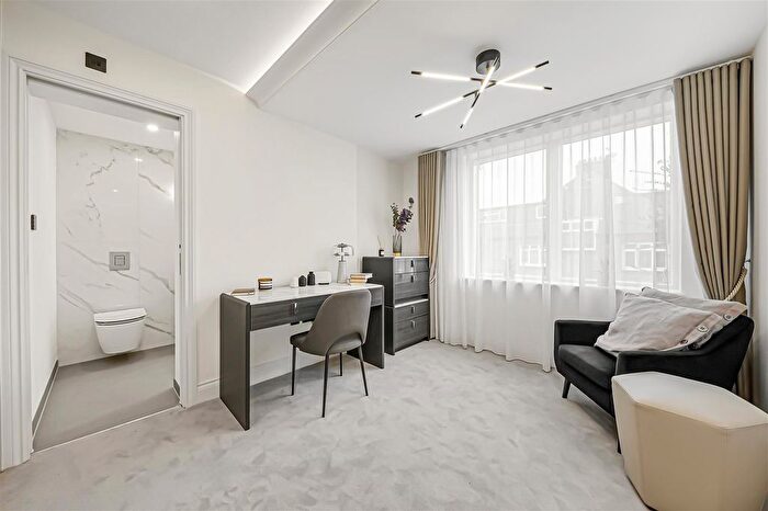3 Bedroom Flat To Rent In The Luxley, Golders Green, NW11