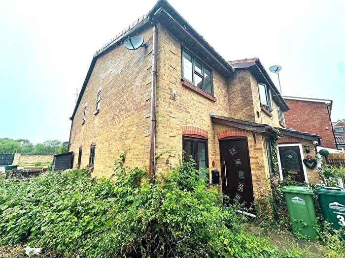 1 Bedroom Terraced House For Sale In Meadow View, Stanwell Moor, TW19