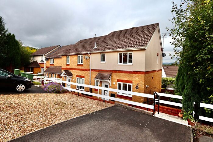 3 Bedroom Terraced House For Sale In St. Andrews Drive, Pontllanfraith, NP12