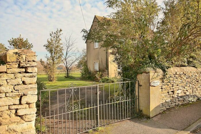 2 Bedroom Detached House To Rent In Chesterton, Epc Rating E, OX26