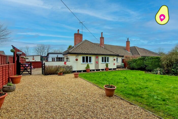 3 Bedroom Semi-Detached Bungalow For Sale In Priors Court, Hermitage, Thatcham, RG18
