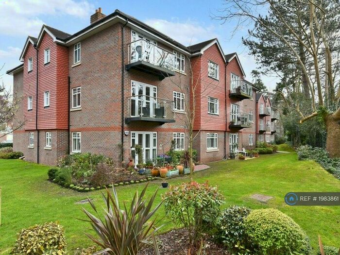 2 Bedroom Flat To Rent In Thornton Road, Potters Bar, EN6