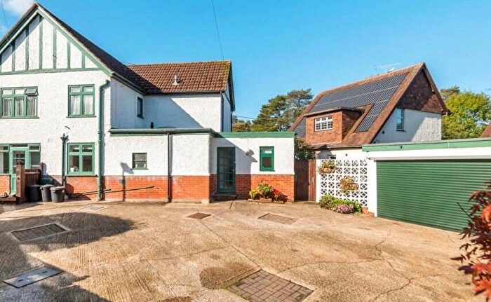 4 Bedroom Detached House For Sale In New Road, Hythe, Southampton, Hampshire, SO45