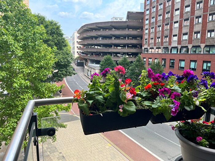 2 Bedroom Flat For Sale In Lewins Mead, Bristol, BS1