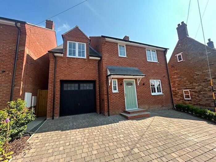 4 Bedroom Detached House For Sale In Queens Street Weedon, NN7