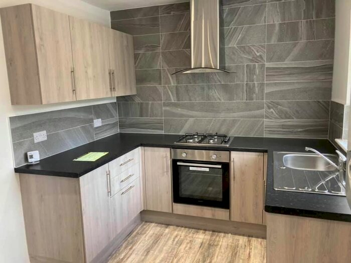 2 Bedroom Flat To Rent In B Uttoxeter Road, Blythe Bridge, Stoke-On-Trent, ST11