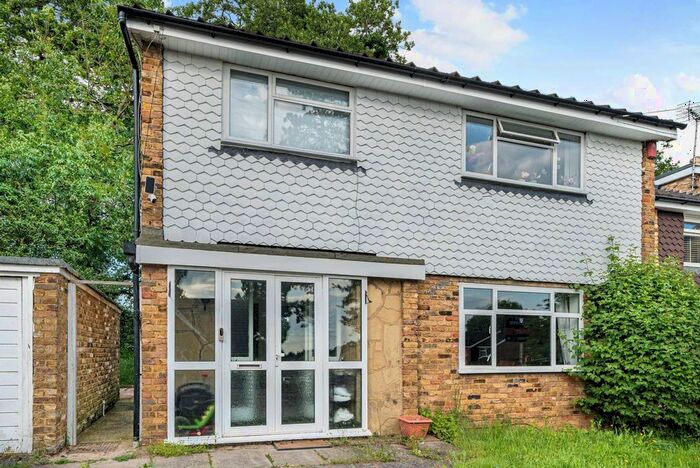 3 Bedroom Property For Sale In Sequoia Park, Hatch End, Pinner, HA5