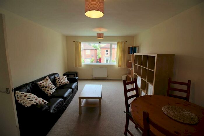 2 Bedroom Apartment To Rent In Elizabeth Court, Aberdeen Road, SO17