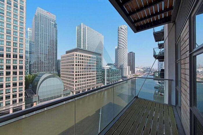 2 Bedroom Flat To Rent In South Quay Square, London, E14