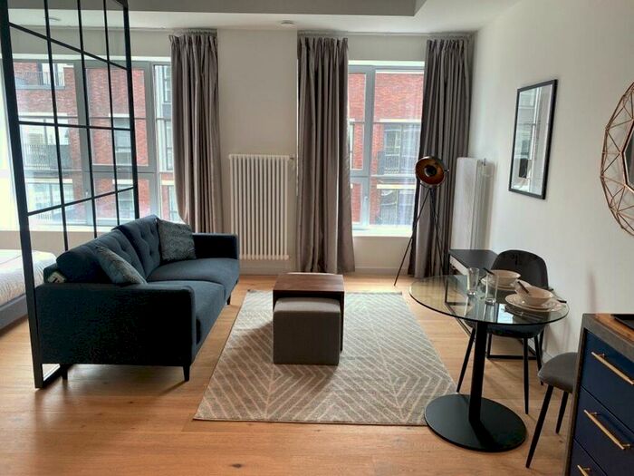 Flat To Rent In Douglass Tower -, P17