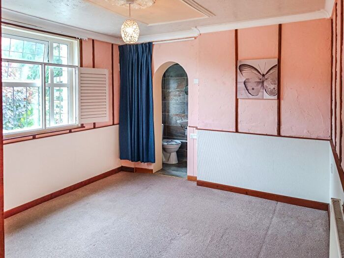 2 Bedroom Bungalow For Sale In Owls Hoot, Lydney, GL15