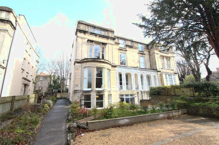 3 Bedroom Flat To Rent In Hillside, Cotham, Bristol, Somerset, BS6
