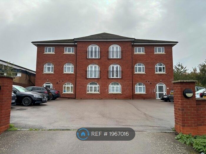 2 Bedroom Flat To Rent In Booth Rise, Northampton, NN3