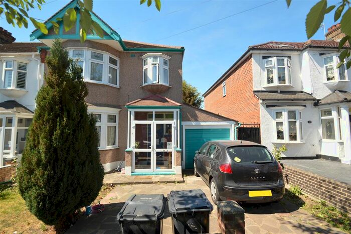 3 Bedroom End Of Terrace House To Rent In Highcliffe Gardens, Redbridge, IG4