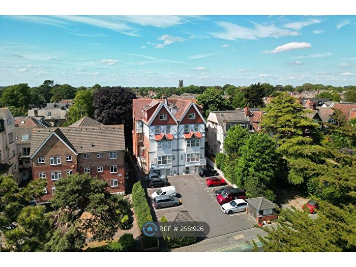 2 Bedroom Flat To Rent In Fernwood Court, Bournemouth, BH1