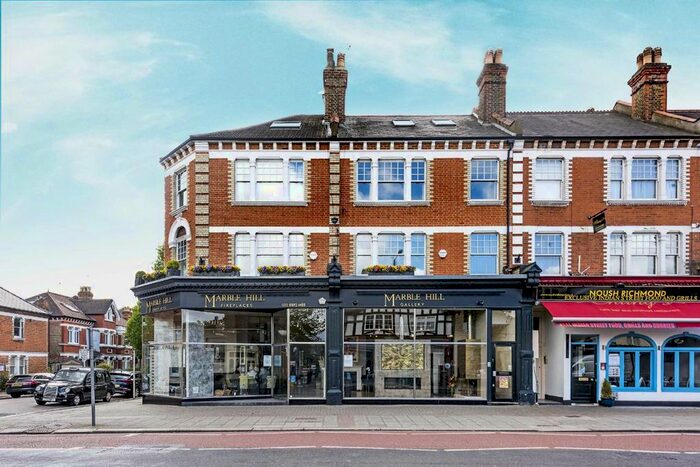 3 Bedroom Flat To Rent In Richmond Road, Twickenham, TW1