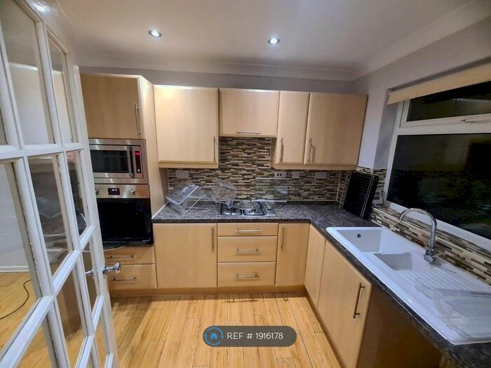 2 Bedroom Terraced House To Rent In Threshfield Close, Bury, BL9